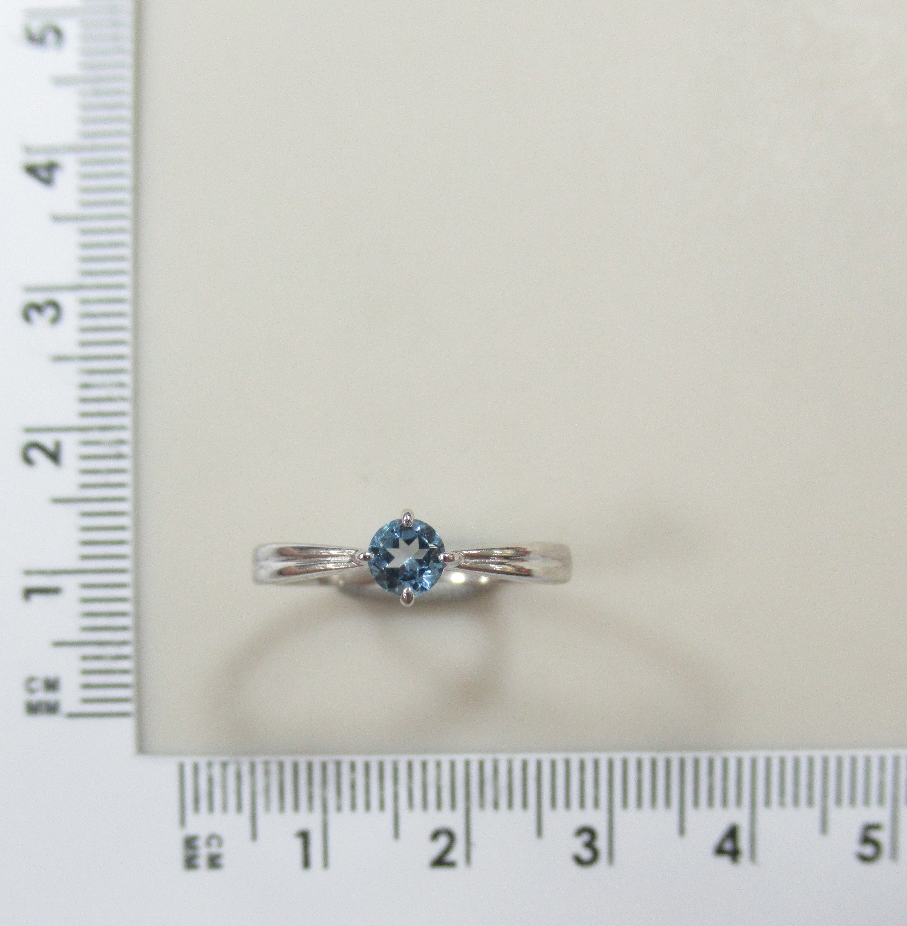 Серебряное кольцо с топазом